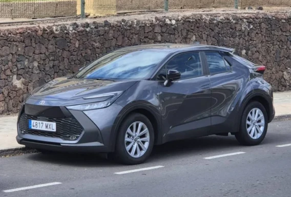 Toyota C-HR Hybrid (Samodejni, 1.8 L, 5 sedežev)